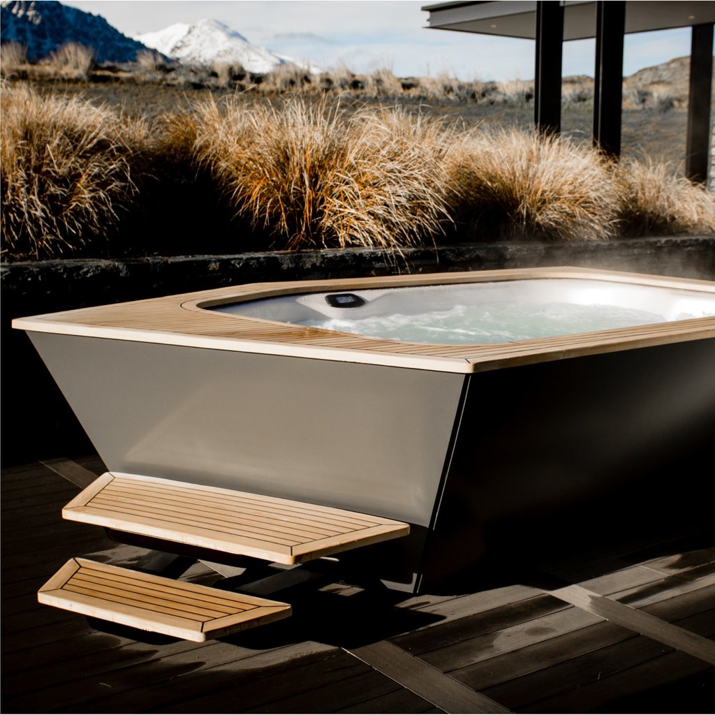 Гидромассажная ванна для улицы с подогревом